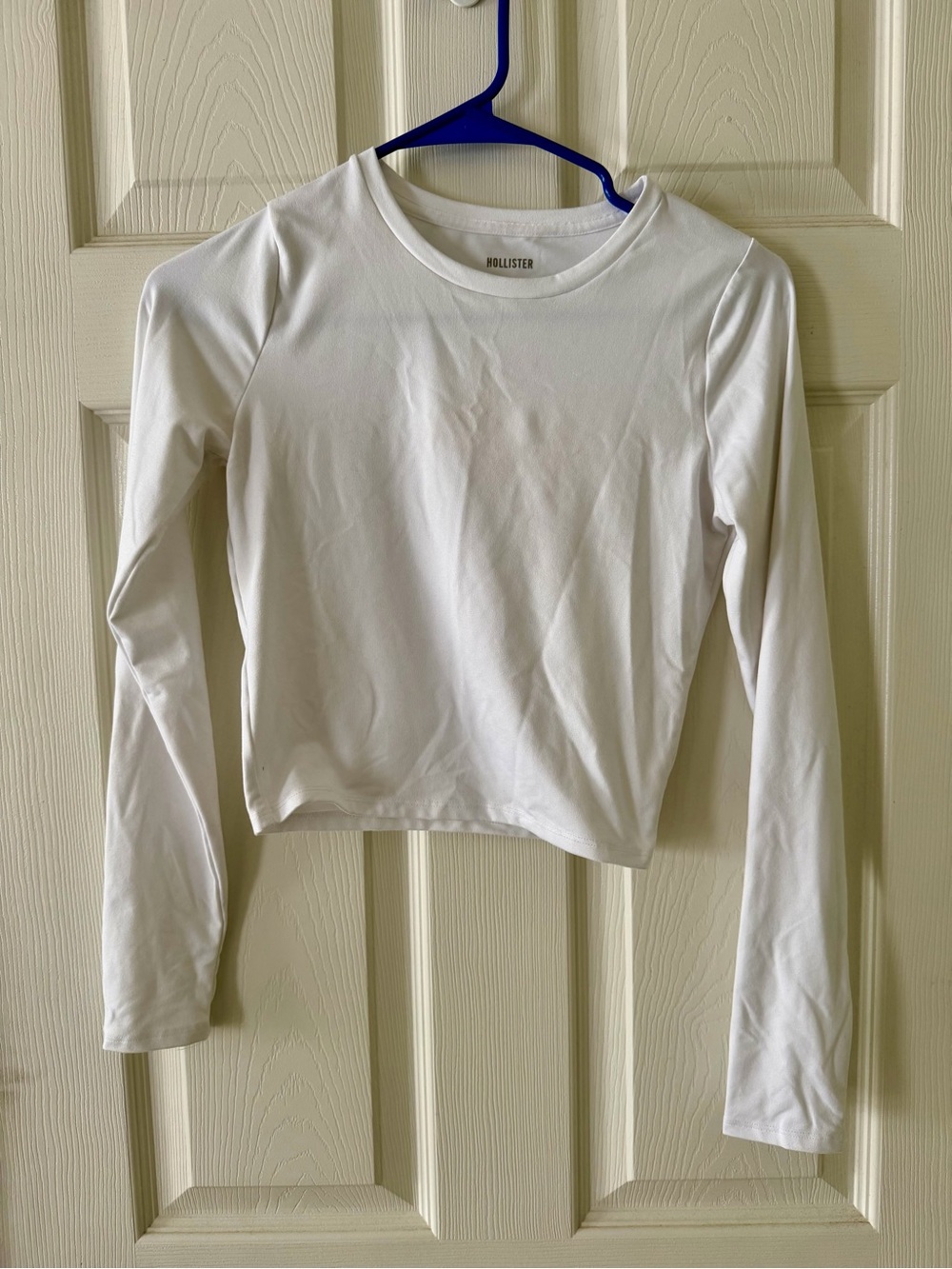 Hollister Women's White Long-Sleeve Crew Neck Crop Top